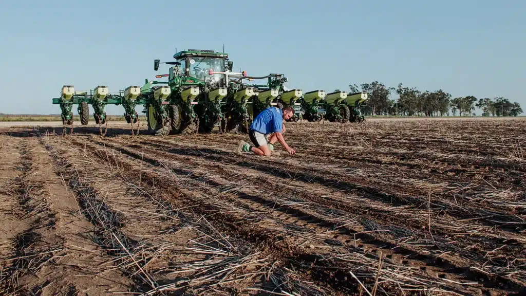 The team trialed a John Deere 1725C MaxEmerge™ 5e Row Unit, pulled by an 8R 310 tractor with front-mounted tank.