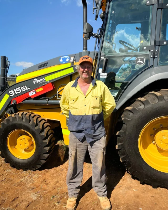 Congrats to Shaun on the new Deere Backhoe! Out with the old and in with the new 🔥 Thanks to Brad and our Brisbane team for the hard work behind the scenes as always 👏🏼 

#RDOequipmentau #NewDayNewDeere #OwnersEdition #johndeereconstruction #johndeere #deere #earthmoving #heavyequipment #construction #heavymachinery #heavyequipmentlife #constructionequipment #heavyequipmentnation #earthmovers #earthmovingequipment #heavyequipmentoperator #earthmover #equipment #constructionmachinery #dirtlife #machinery #backhoe