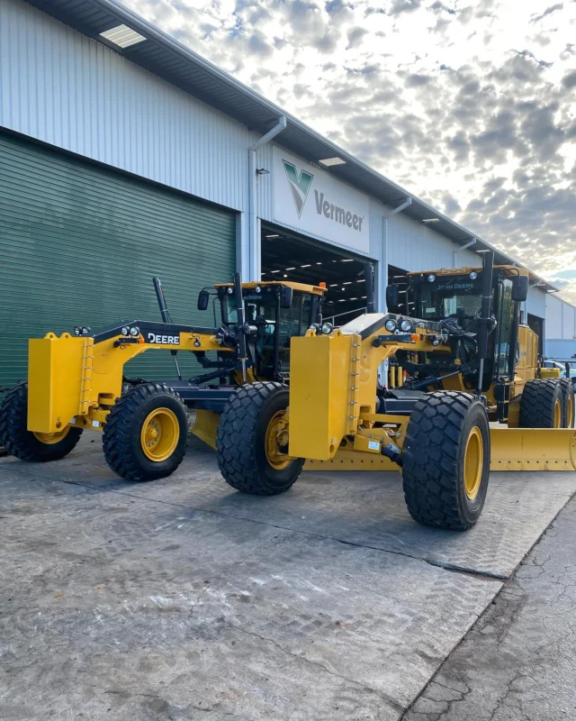 Smallest vs Largest: 620GP & 872GP 🔥 

📸 Grant, Service Technician, Brisbane. 

#RDOequipmentau #NewDayNewDeere #johndeereconstruction #johndeere #deere #earthmoving #heavyequipment #construction #civilconstruction #heavymachinery #heavyequipmentlife #constructionequipment #heavyequipmentnation #earthmovers #earthmovingequipment #heavyequipmentoperator #earthmover #equipment #constructionmachinery #dirtlife #machinery #grader #graderlife #motorgrader