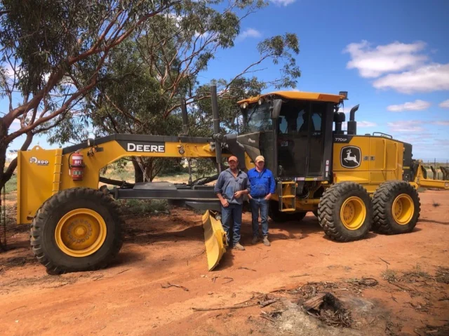 Buckalow’s new Deere 🦌

A delivery in the bush last week to Ricky & Gordon with their new 770GP - no shortage of tracks to grade out there. 

Thanks to @rdoau_jasonr and Team Adelaide for the awesome work 👏🏼 

(Plus an addition to #DogsofRDO 🐶)

#RDOequipmentau #VermeerAustralia #johndeereconstruction #johndeere #deere #earthmoving #heavyequipment #construction #civilconstruction #heavymachinery #heavyequipmentlife #constructionequipment #heavyequipmentnation #earthmovers #earthmovingequipment #heavyequipmentoperator #earthmover #equipment #constructionmachinery #dirtlife #machinery #deeresighting #grader #motorgrader