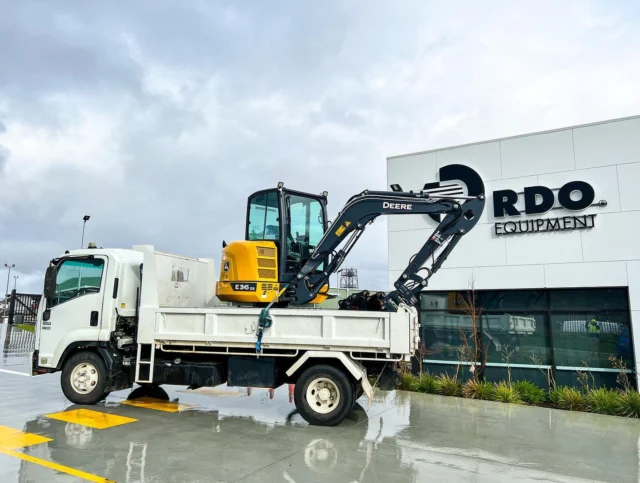 Congratulations to Matt Burgess Landscaping (and Maizie) on their new E36ZS mini diggers, just in time for winter 🚜

Thanks to Thomas and our Tassie team for the awesome work behind the scenes 👏🏼

#RDOequipmentau #VermeerAustralia #johndeereconstruction #johndeere #deere #earthmoving #heavyequipment #construction #civilconstruction #heavymachinery #heavyequipmentlife #constructionequipment #heavyequipmentnation #earthmovers #earthmovingequipment #heavyequipmentoperator #earthmover #equipment #constructionmachinery #dirtlife #machinery #deeresighting #excavator #excavators #excavatorlife #digger #diggers #minidigger #miniexcavator