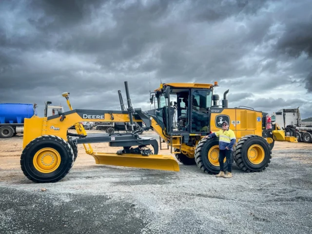 The Ace Rental team celebrating a few extra horsepower with their new 672GP 🚜
 
We appreciate the valuable partnership and support from Mick and the whole team. Thanks to Brad and our Brissy crew for the work BTS 👏 

#RDOequipmentau #VermeerAustralia #johndeereconstruction #johndeere #deere #earthmoving #heavyequipment #construction #civilconstruction #heavymachinery #heavyequipmentlife #constructionequipment #heavyequipmentnation #earthmovers #earthmovingequipment #heavyequipmentoperator #earthmover #equipment #constructionmachinery #dirtlife #machinery #earthmovingdaily #deeresighting #grader #motorgrader