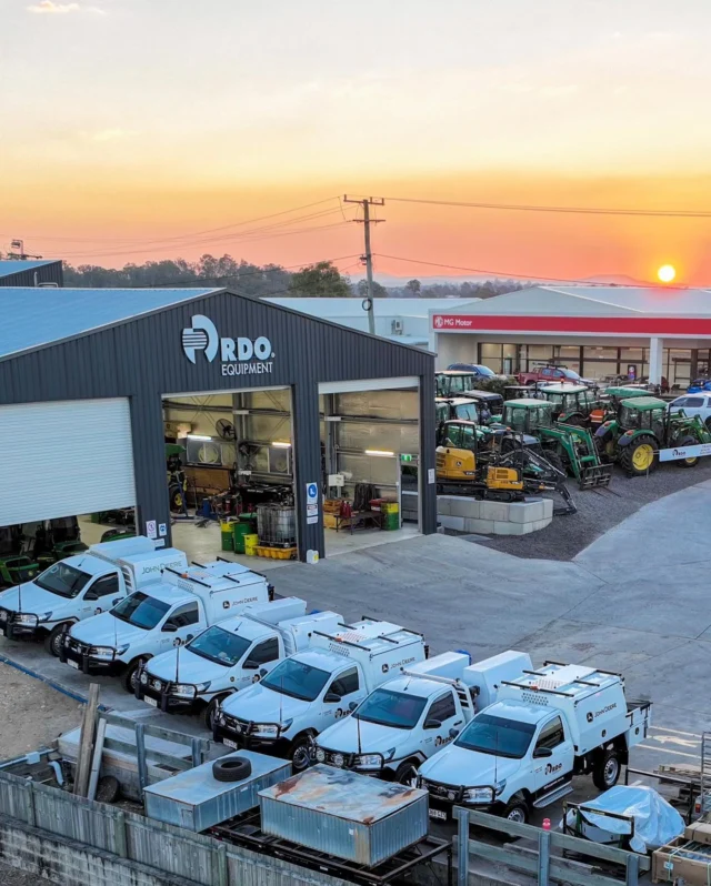 Ute fleet 🤝 Deere fleet. 

📸 Christo, RDO Gympie 

#RDOequipmentau #johndeere #deere #earthmover #equipment #constructionmachinery #dirtlife #machinery #earthmovingdaily #earthmovingaustralia #deeresighting #ag #agriculture #agricultureaustralia