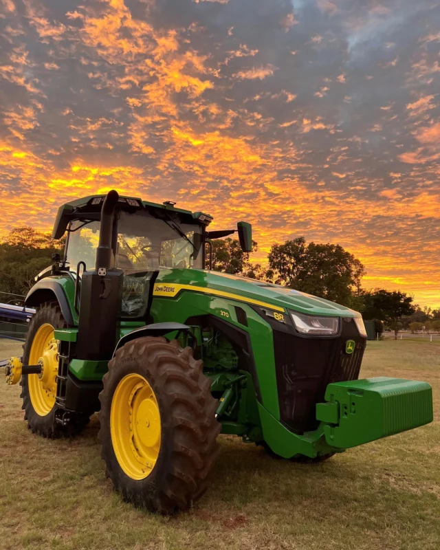 Some St George sunshine ☀️

#RDOequipmentau #johndeere #deere #agriculture #ag #aussiefarmers #farming #farmlife #farmingaustralia #australianagriculture #johndeeregreen #johndeeretractor #deeresighting #tractor