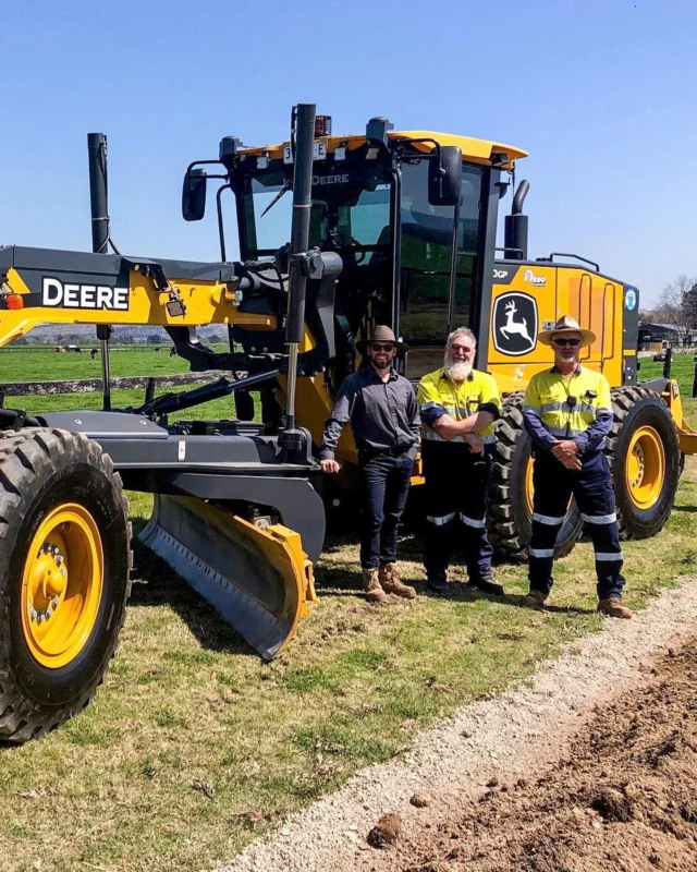 Out with the old and in with the new 🔥

Muswellbrook Shire Council have traded in their 23 year old 670CH for a brand new 620GP SmartGrade grader with factory front blade. The 670CH is still going strong and is off to a new customer to work in regional Queensland. 👊 

Thanks to our NSW team for the awesome efforts BTS and the very trusty AGM Heavy Haul for the logistics! 

#RDOequipmentau