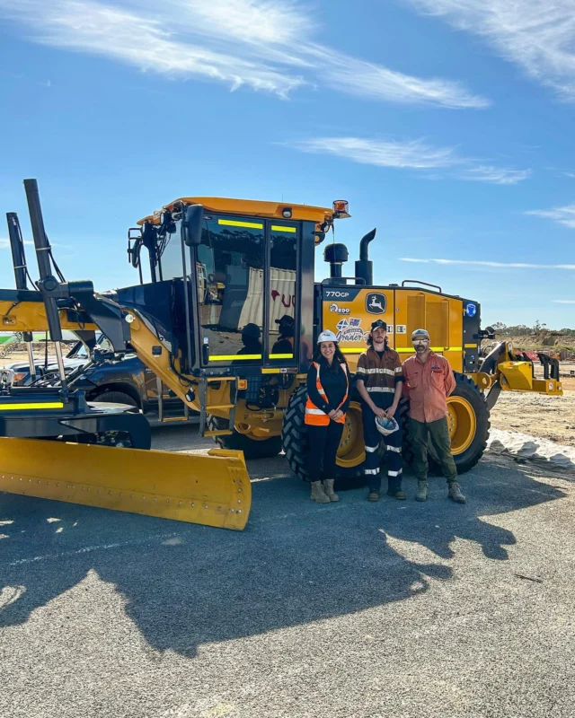 First Deere grader for Glasgow Grader Hire 🥳 Congratulations to Dougie and the team on the new 770GP 🚜 Welcome to the RDO fam! 

#RDOequipmentau #johndeereconstruction #johndeere #deere #earthmoving #heavyequipment #construction #civilconstruction #heavymachinery #heavyequipmentlife #constructionequipment #heavyequipmentnation #earthmovers #earthmovingequipment #heavyequipmentoperator #earthmover #equipment #constructionmachinery #dirtlife #machinery #earthmovingdaily #earthmovingaustralia #deeresighting #grader #motorgrader