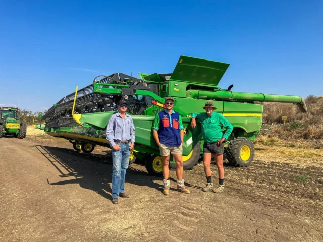 New S770 Header for the Manwaring’s 🚜 

A big congratulations to Trevor and Corey on the new delivery, with an expert run-through from Peter, Saturday calibration from Zac and delivery by Chris from RDO Biloela. A huge team effort 👏

#RDOequipmentau #johndeere #deere #agriculture #ag #aussiefarmers #farming #farmlife #farmingaustralia #australianagriculture #johndeeregreen #johndeeretractor #deeresighting #header #harvester #combineharvester