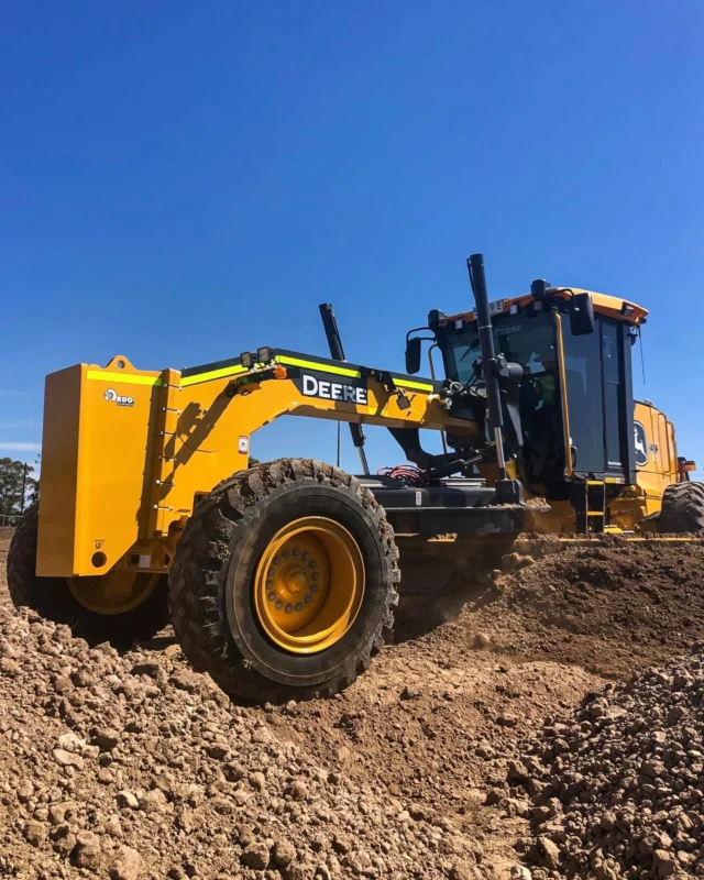 A Mastless 670GP SmartGrade Grader with Premium Circle delivered into the Hunter region for Maitland Council 🚜 Awesome to get the new joystick grader onsite for Ian and James and operator Billy. 

Once again a huge effort from our team - well done and thanks to all involved! 👏 

•

#RDOequipmentau #johndeereconstruction #johndeere #deere #earthmoving #heavyequipment #construction #civilconstruction #heavymachinery #heavyequipmentlife #constructionequipment #heavyequipmentnation #earthmovers #earthmovingequipment #heavyequipmentoperator #earthmover #equipment #constructionmachinery #dirtlife #machinery #earthmovingdaily #earthmovingaustralia #deeresighting #grader #motorgrader