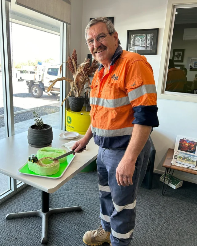 Who doesn’t want a John Deere inspired cake 🎂 Wishing Chris in our Goondiwindi Service team a big happy 60th birthday! 

#RDOequipmentau