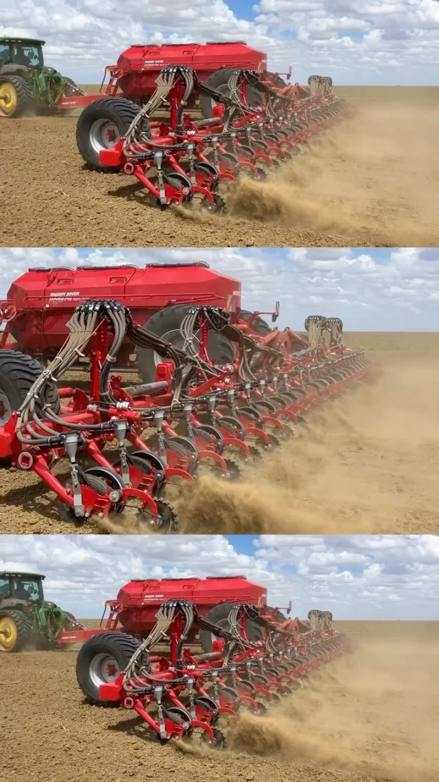 LATEST PROJECT 🔴
 
A big pat on the back for the RDO St George workshop team who got this done in a very short space of time! The rig was planting within a week in FNQ – a very happy customer indeed. 
 
#RDOequipmentau #Horsch #johndeere #deere #agriculture #ag #aussiefarmers #farming #farmlife #farmingaustralia #australianagriculture #johndeeregreen #johndeeretractor #deeresighting #tractor