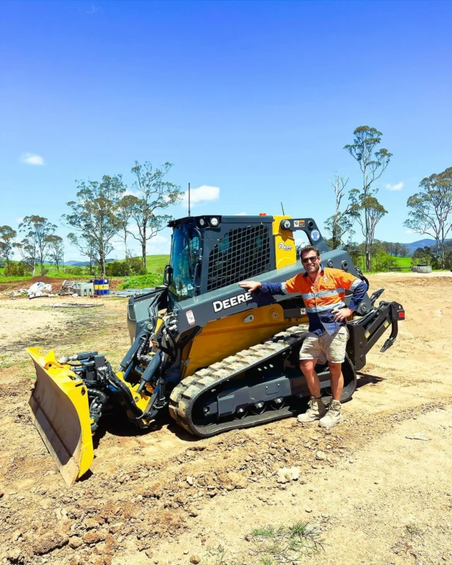 Welcome to the RDO family @ezyflow.civil 🥳 A new 333G Compact Track Loader set-up with 2D slope control. Enjoy the new beast!

•

#RDOequipmentau #johndeereconstruction #johndeere #deere #earthmoving #heavyequipment #construction #civilconstruction #heavymachinery #heavyequipmentlife #constructionequipment #heavyequipmentnation #earthmovers #earthmovingequipment #heavyequipmentoperator #earthmover #equipment #constructionmachinery #dirtlife #machinery #earthmovingdaily #earthmovingaustralia #deeresighting