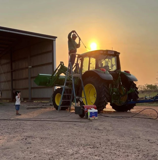 A very sweet moment captured of this young lad watching his Grandpa clean their big green tractor. 

We love this shot by our Biloela team on the customer's property in Jambin, Queensland. 🌅 

#RDOequipmentau