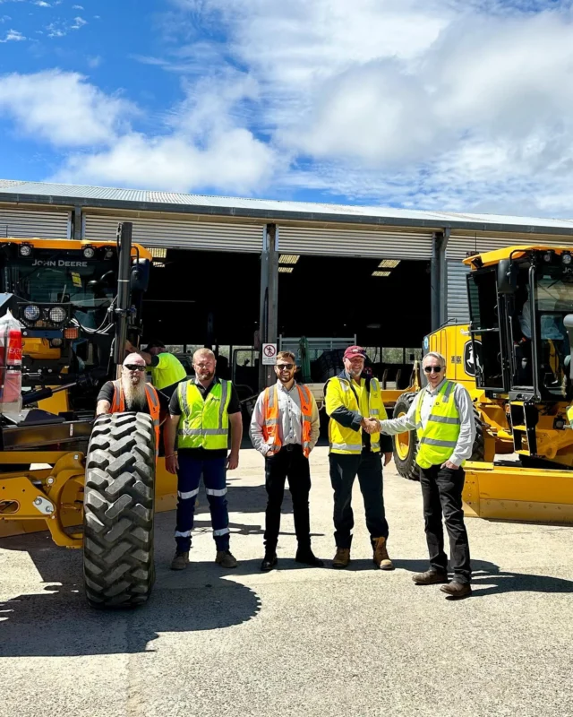 Only one thing better than a new Deere grader, and that’s two 🦌🚜

Congratulations to Uralla Shire Council on the delivery of your two new 770GPs. Thanks to our combined effort from our NSW team. 

#RDOequipmentau #johndeereconstruction #johndeere #deere #earthmoving #heavyequipment #construction #civilconstruction #heavymachinery #heavyequipmentlife #constructionequipment #heavyequipmentnation #earthmovers #earthmovingequipment #heavyequipmentoperator #earthmover #equipment #constructionmachinery #dirtlife #machinery #earthmovingdaily #earthmovingaustralia #deeresighting #grader #motorgrader