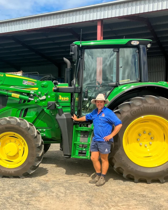 A new 6140M tractor for the Uebergang’s in Chinchilla 🚜

Congratulations to Ross, who was also the winner of our December John Deere Weber BBQ draw. Have to match the barbie to the tractor 🔥

#RDOequipmentau