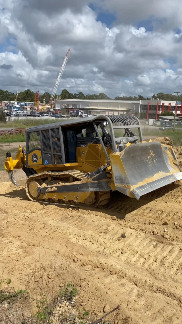 Have you seen the drivetrain on this thing? 1050K Bulldozer. 

#RDOequipmentau #johndeereconstruction #johndeere #deere #earthmoving #heavyequipment #construction #civilconstruction #heavymachinery #heavyequipmentlife #constructionequipment #heavyequipmentnation #earthmovers #earthmovingequipment #heavyequipmentoperator #earthmover #equipment #constructionmachinery #dirtlife #machinery #earthmovingdaily #earthmovingaustralia #deeresighting #dozer #bulldozer