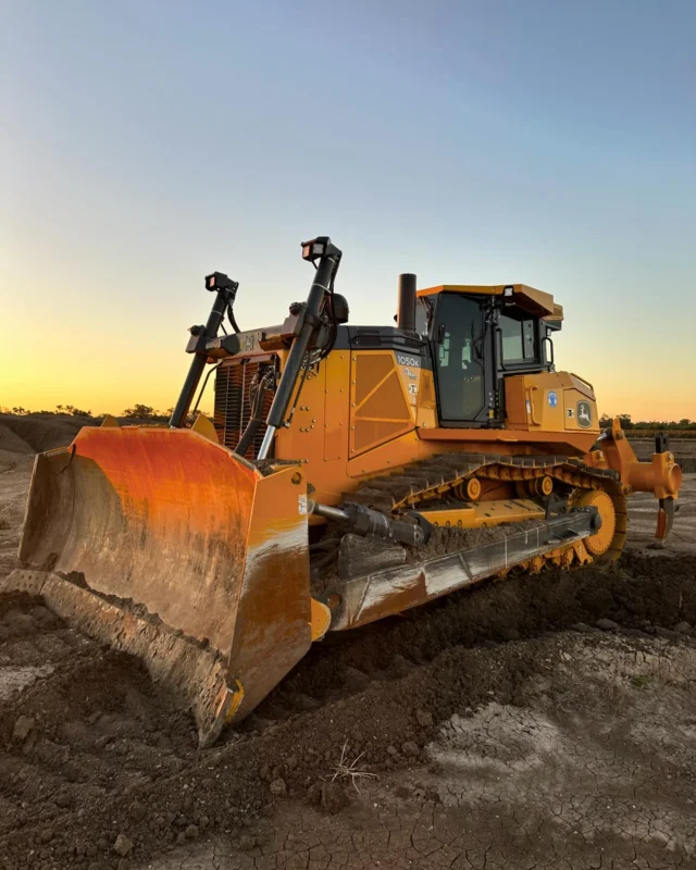 Sundown in a 1050K Dozer. 

#RDOequipmentau