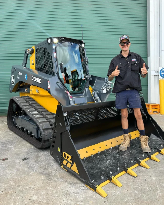 What a way to end the week 🤩 Congratulations to Brett at BND Tippers on the new 331G! All the best with your new rig mate, and welcome to the RDO family. 👏

#RDOequipmentau #compacttrackloader