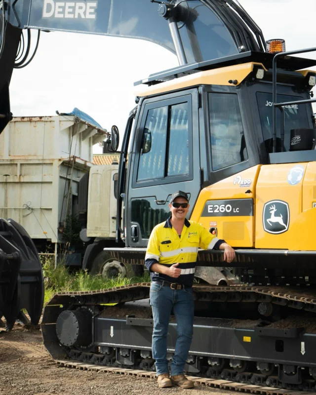 Huge congratulations to @ironjack2493 on the delivery of your new E260LC 👏 We’re extremely proud to partner with your business through both the @rdoequipmentau and @vermeeraustralia brands. Thanks for your support, mate! 

Manual grab, bump rails and guarding by @shawxmanufacturing. 

#RDOequipmentau