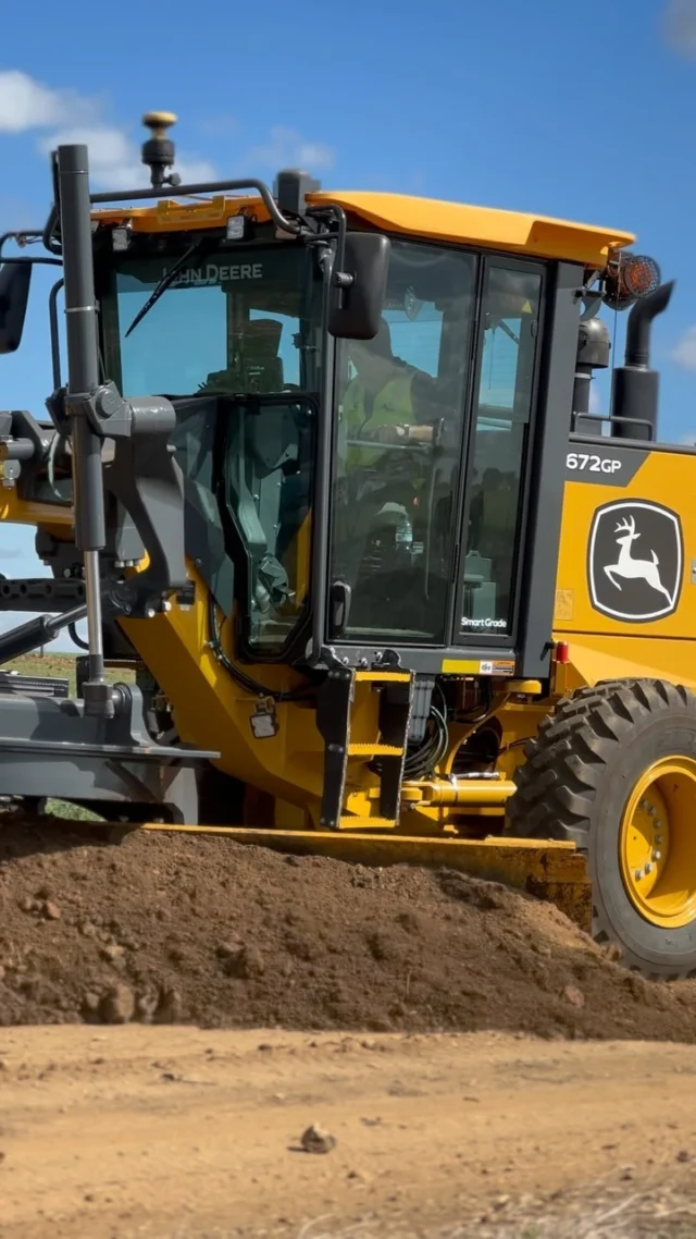 SmartGrade 672GP grading out a fresh layer of gravel at RDO Dig Dayz Toowoomba.

#RDOequipmentau #johndeereconstruction #johndeere #deere #earthmoving #heavyequipment #construction #civilconstruction #heavymachinery #heavyequipmentlife #constructionequipment #heavyequipmentnation #earthmovers #earthmovingequipment #heavyequipmentoperator #earthmover #equipment #constructionmachinery #dirtlife #machinery #earthmovingdaily #earthmovingaustralia #deeresighting