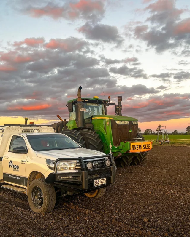 9R maintenance at sunset in Byee, Queensland. Not a bad gig. 🌅

📸 Zac, RDO Gympie

#RDOequipmentau