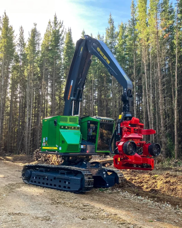 A new 859MH for the Pine Harvesters crew 🌲 Thank you team for your ongoing support! Happy #ForestryFriday.