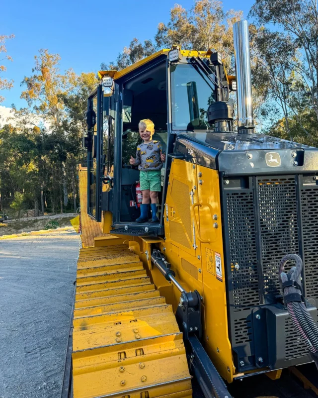 Show us a happier face being delivered d̶a̶d̶’̶s̶ his new dozer 🤩