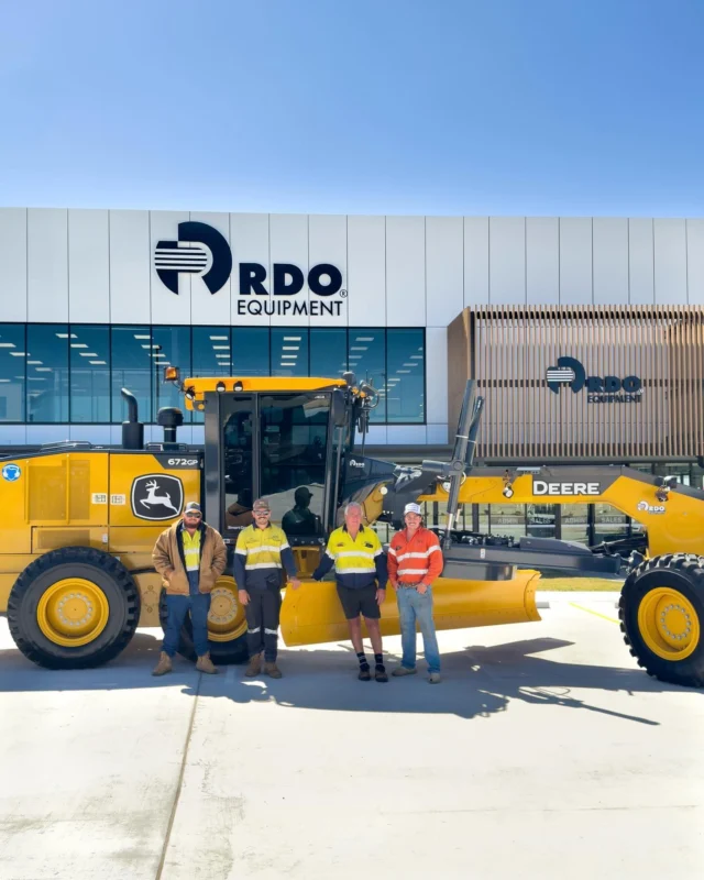 We’re thrilled to deliver the first construction machine from our new RDO Toowoomba facility! Congratulations to Hyland Civil & Earthmoving, who played a key role in the earthworks for the new branch. A big thank you to Barry and the team for your business! Enjoy the SmartGrade 672GP 🚜👏