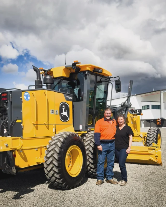 A new John Deere Premium Circle 772GP fully loaded with Trimble Earthworks GPS for Narelle & Scotty 🤩 Thank you team for your business and support – enjoy your new industry-leading rig with all of the fruit 😎🤝