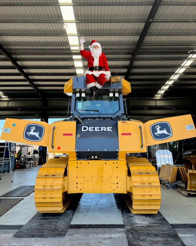 The big guy in red on his Deere carriage as per usual. 🎅