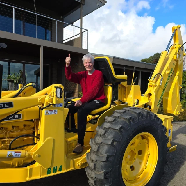 Check out this beauty! 

Ward from Smart Resources Group has done an amazing job restoring this 1970’s JD400 Backhoe for his 84-year-old dad, who ran four of these backhoes with his construction company from the 70’s-90’s. He certainly looks happy with the result! 👌