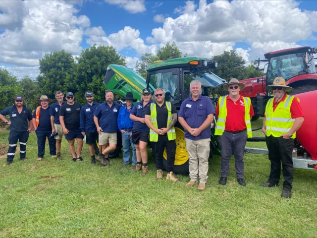 🔰The RDO Team & @silvan_spraying_specialists 🚜 highlighting and demonstrating the benefits of the Silvan and John Deere units, at the AusMac Demo Day!