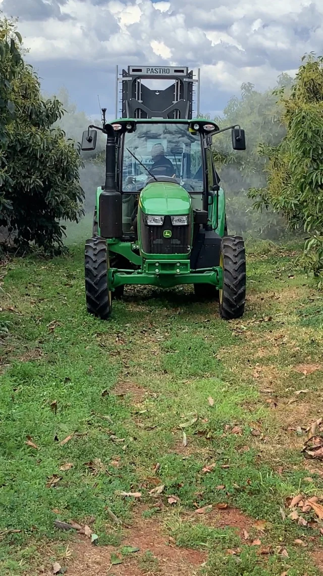 Check out the power and precision of the Pastro Twin Stack PTO Airblast Sprayer in action on an Avocado Orchard in Mundubbera! 🚜💨